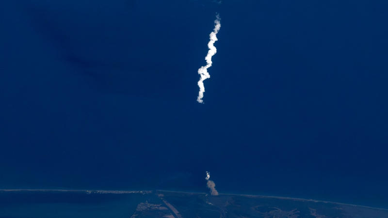 Astronaut Don Pettit Captures Breathtaking Image of SpaceX Starship Launch from space