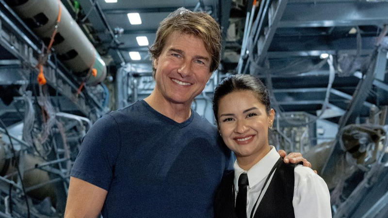 Avneet Kaur with Tom Cruise