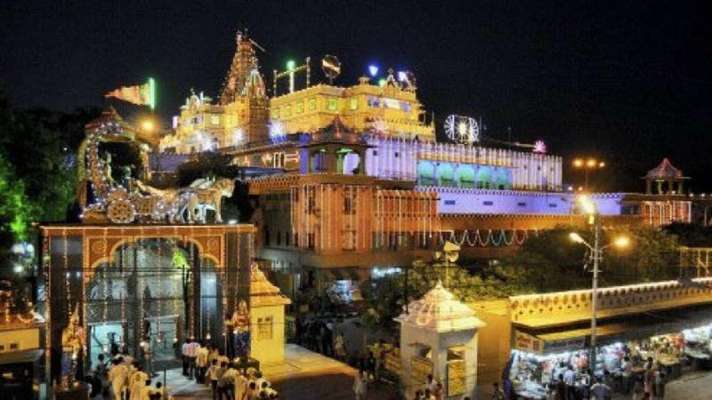 Banke Bihari Temple in Mathura Imposes Dress Code, Bans Mini Skirts And Torn Jeans