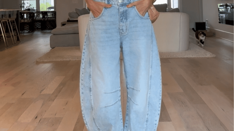 Barrel jeans cut