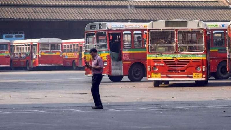 Driverless BEST Bus Injures Pedestrian, Crashes Into A Tea Stall in Mumbai's Kurla