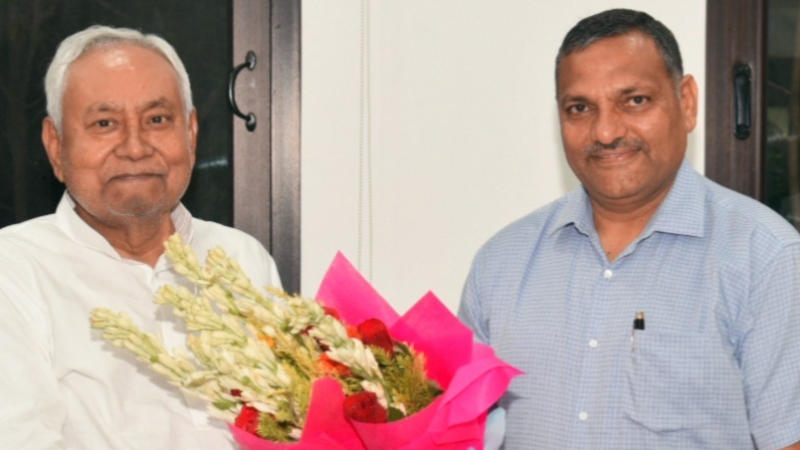 Bihar CM Nitish Kumar with Chief Secretary Amrit Lal Meena