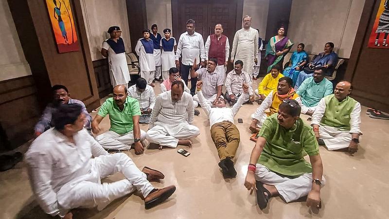 BJP MLAs sat on strike in Jharkhand Assembly