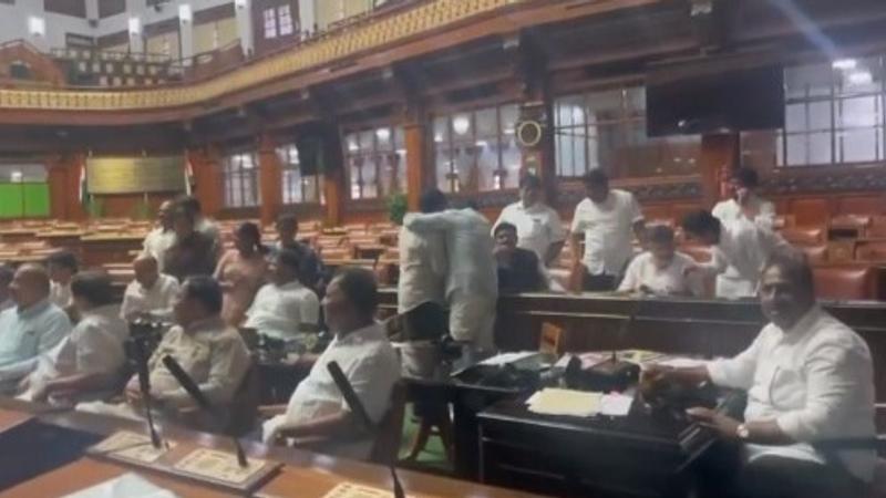 BJP Stages 'Day-And-Night' Dharna in Karnataka Assembly, Council Over MUDA Scam | Video 