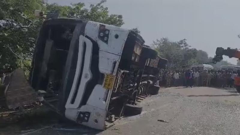 Bus accident in Gondia, Maharashtra