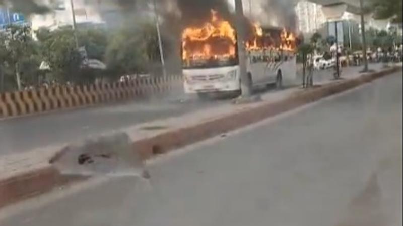 bus catches fire 