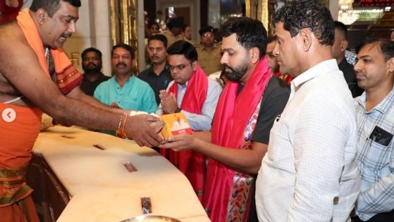 Captain Rohit Sharma & Jay Shah with the T20 WC Trophy at the Siddhivinayak Temple 