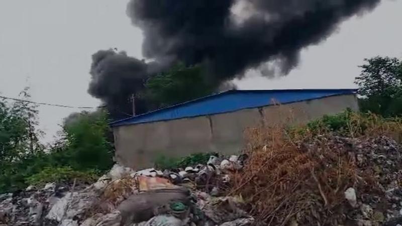 BREAKING: Fire Breaks Out in Motor Oil Factory in Kolkata's Dhapa