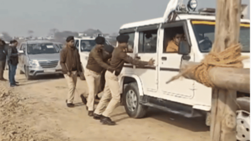 Car assigned in convoy of Bihar CM Nitish Kumar got stuck in Darbhanga