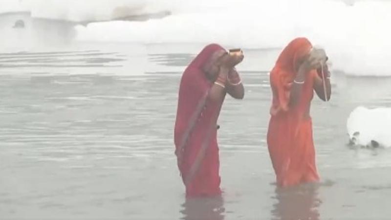 Chhath Devotees Take Dip In Polluted Yamuna Amid Toxic Foam