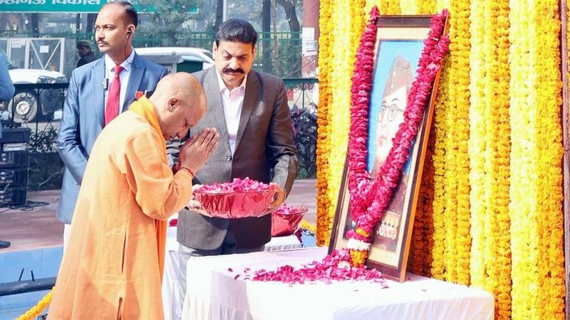 cm yogi paid tribute to subhash chandra bose