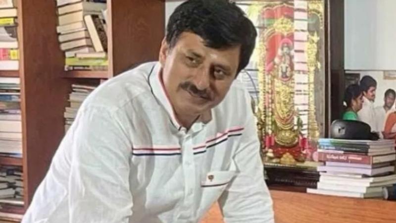 CP Yogeeshwara joins congress