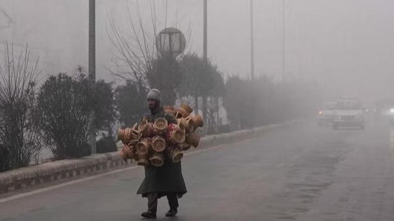 Dense Fog Envelops Parts of Kashmir, Mercury Dips Below Freezing Point