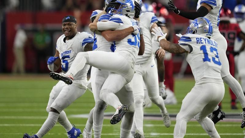 Detroit Lions Place Kicker Jake Bates Celebrates With Teammates After Kicking A 52 Yard Field Goal