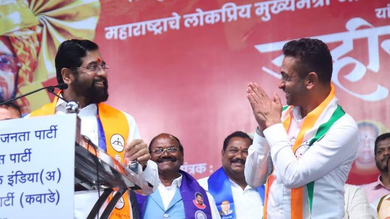 Eknath Shinde with son shrikant shinde