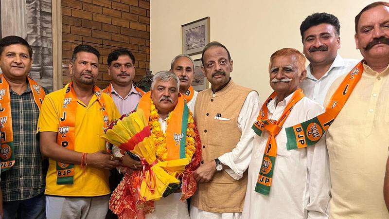 Farooq Abdullah's Close Associate Kuldeep Sharma Joins BJP Ahead of Polls