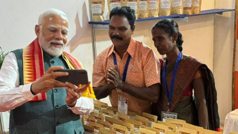 PM Modi Connects With Tribals in Bihar's Jamui, Clicks Selfie | See Pic