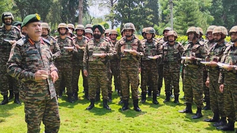  Army Chief General Upendra Dwivedi reviewed operational preparations on the Line of Control