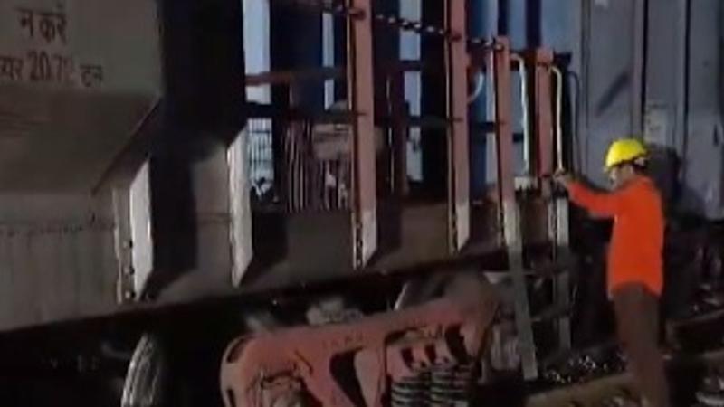 Automated Track Device Averts Train Accident in Uttar Pradesh as Hot Wheel Axle Detected in Seemanchal Express Coach