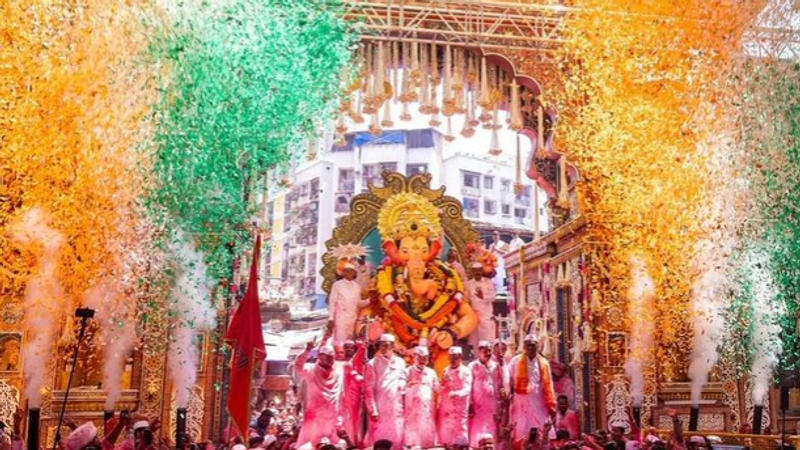 Lalbaugcha Raja's Visarjan: Bappa Draws Thousands as Ganesh Festival Concludes | VIDEO