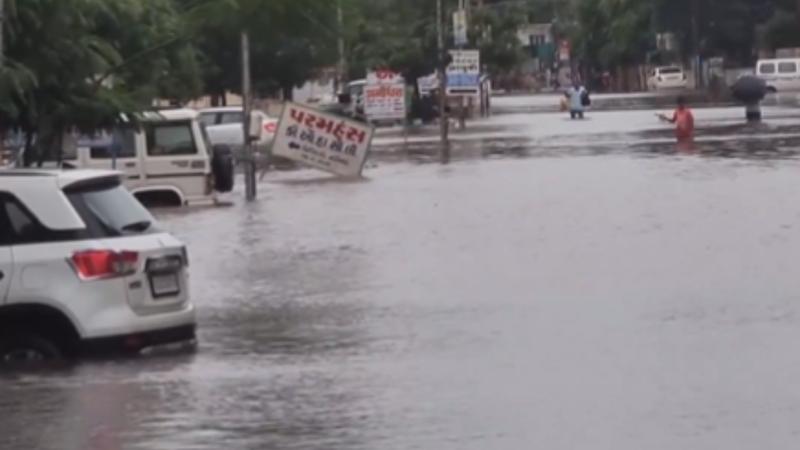 Heavy rains caused severe waterlogging on streets in Kheda of Nadiad district in Gujarat