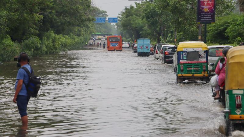 IMD has issued alerts for heavy rain in several states including Delhi, MP, Kerala and Maharashtra. Check latest weather-related updates.