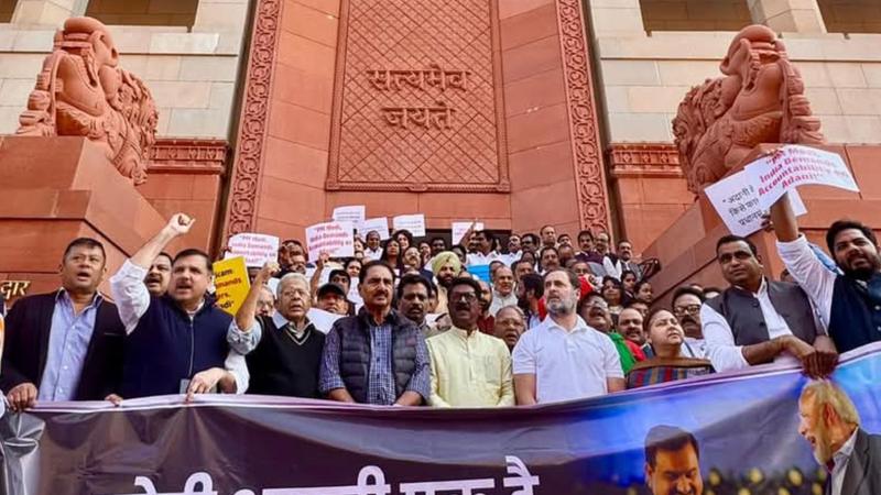 Indi alliance protested in the Parliament premises