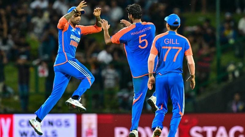 india beat srilanka in super over clinch three match series by 3-0