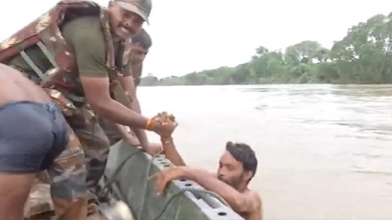 Indian Army carries out rescue operation in Gwalior as Parvati river overflows 