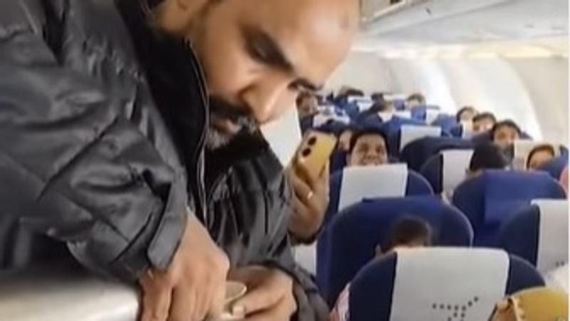 Indigo Passenger Becomes Chaiwala, viral video