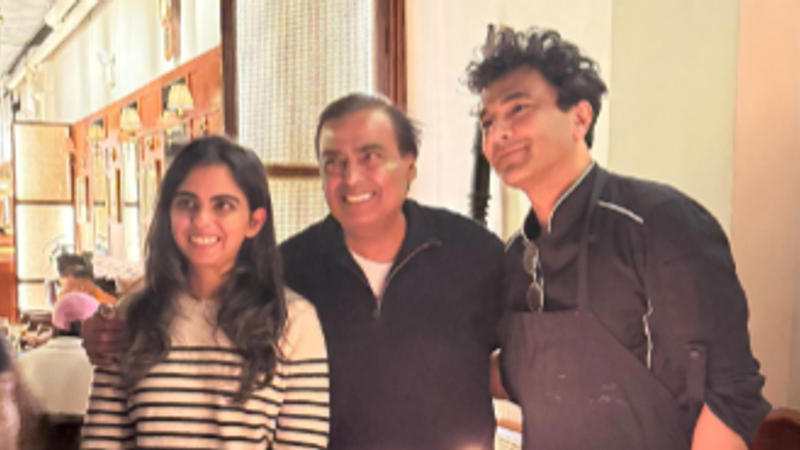 Mukesh Ambani, Isha with Vikas Khanna