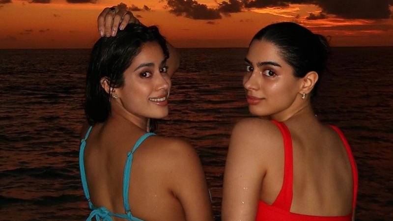 Janhvi Kapoor and Khushi Kapoor's Beach Vacation