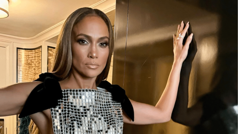 Jennifer Lopez before her entry to TIFF