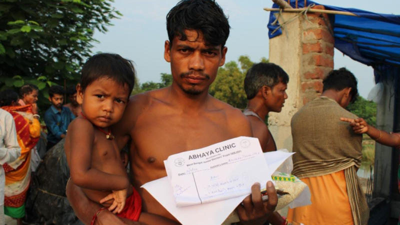 Junior Doctors Set Up 'Mobile Abhaya Clinic' for Flood Victims in West Bengal