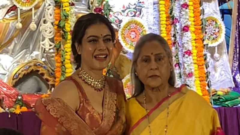 Kajol poses with Jaya Bachchan at Durga Puja