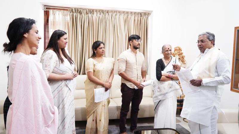 Kannada actors with Karnataka CM