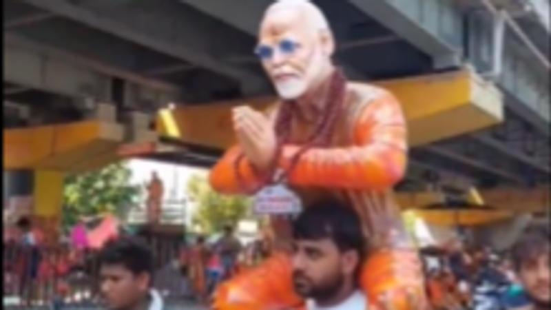 Kanwariya Carries Statue Of PM Modi On Shoulders From Baghpat To Haridwar, Catches Eyeballs