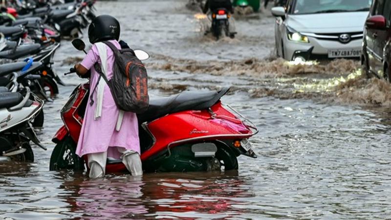 Kerala's Malabar Districts Reeling from Heavy Rains: Schools Shut, Evacuations Underway