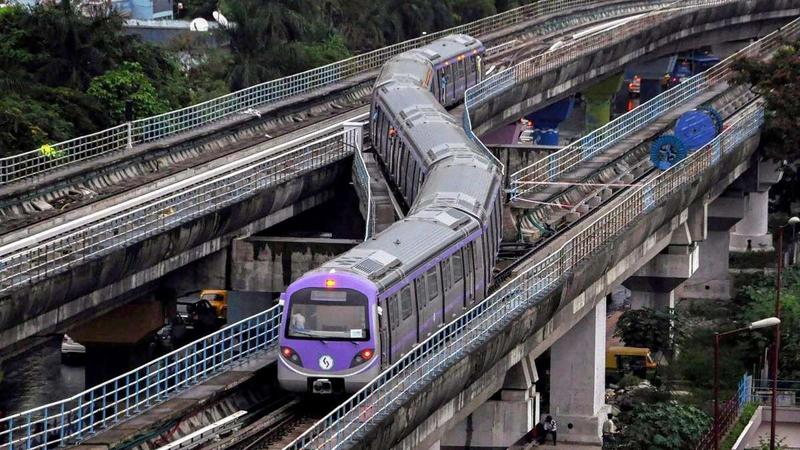 Kolkata Metro Rake Briefly Stranded at Tollygunge Station Due to Power Snag