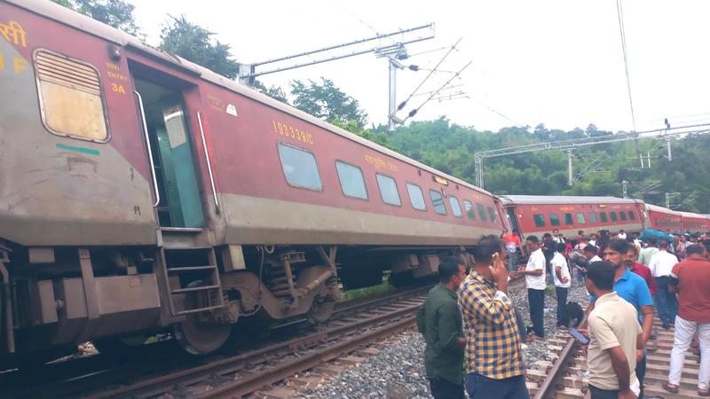 Lokmanya Tilak Terminus Express derails in Malegaon