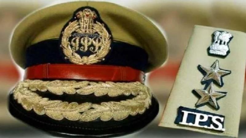 Man Poses as retired IPS officer