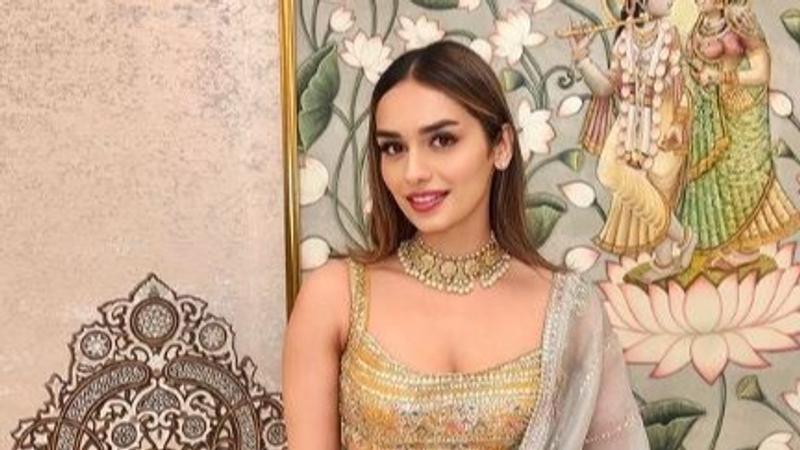  Manushi Chillar