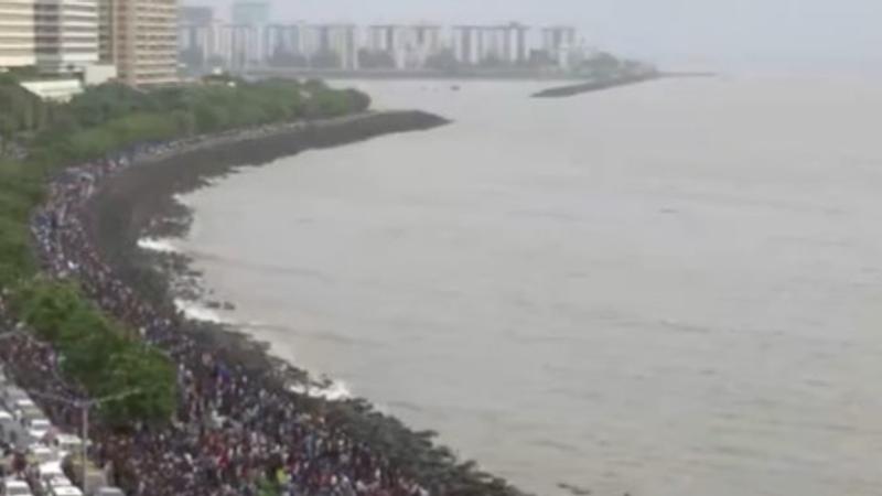 Marine Drive Mumbai flooded 