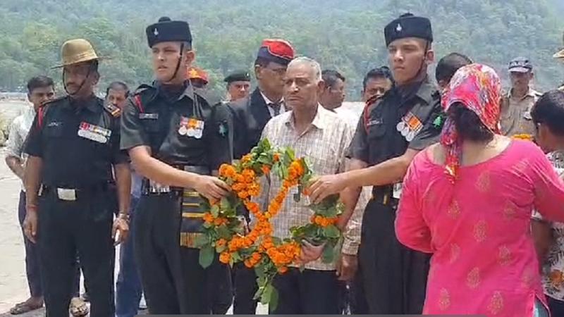 Martyr's Father give Last Rituals