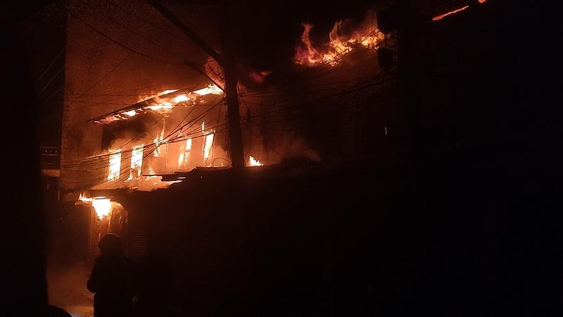 Massive Fire Breaks Out At Building In Srinagar's Rajouri Kadal Area