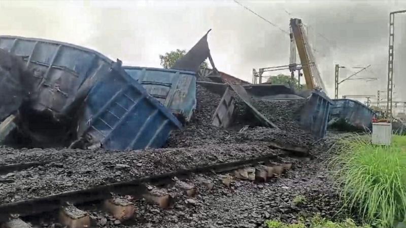 Mathura Train Accident: 25 Wagons Derail, 500 Workers at Site; Panel to Probe Cause 