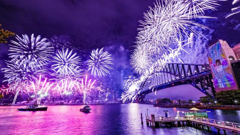 Midnight fireworks on New Year's Eve In Sydney