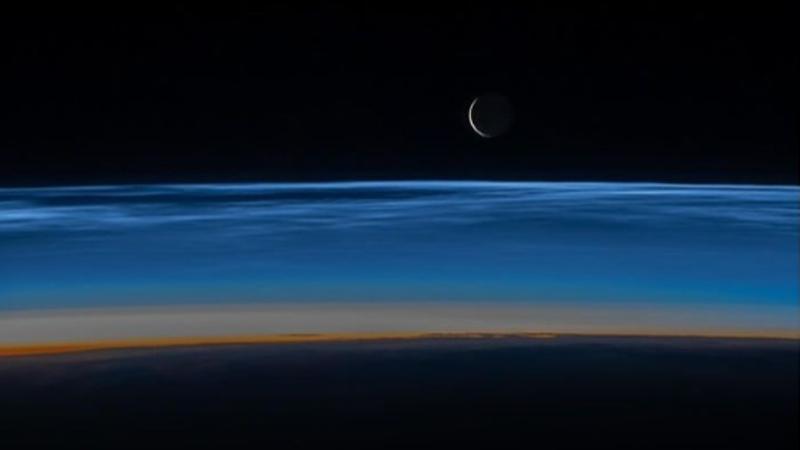 Moon Peeks Over Earth's Horizon in Stunning Space Station Photo