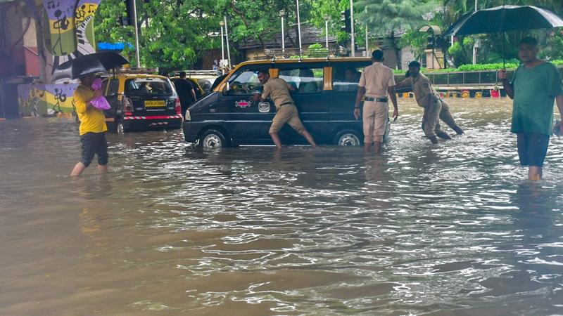 Mumbai Rains LIVE: Red Alert Issued For Palghar, Thane And Several Areas; Flights-Trains Badly Hit