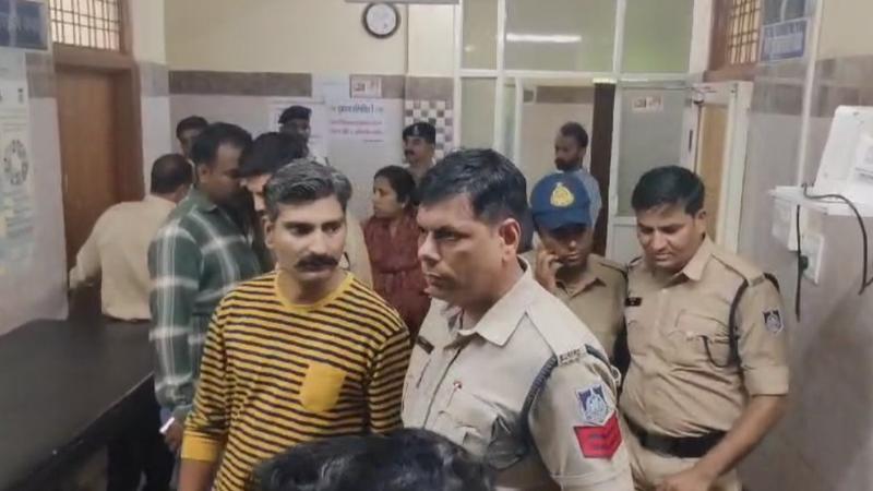 Neemuch accused stabbed a girl with knife,